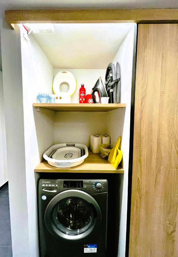 Athena Blue Lux Apartments 2Br 2Ba With City Skyline View, Near Kolonaki アテネ エクステリア 写真