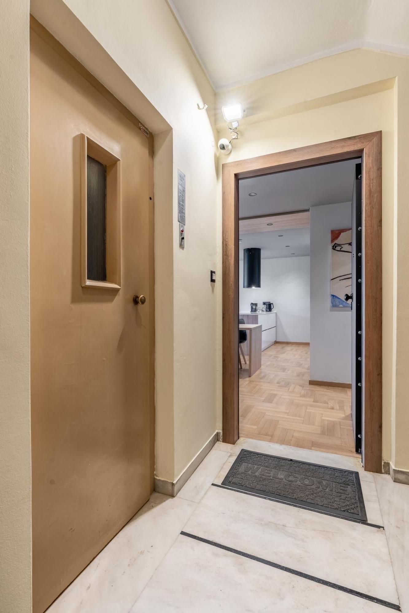 Athena Blue Lux Apartments 2Br 2Ba With City Skyline View, Near Kolonaki アテネ エクステリア 写真