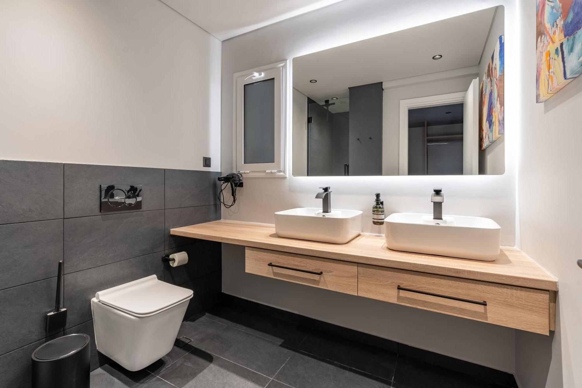 Athena Blue Lux Apartments 2Br 2Ba With City Skyline View, Near Kolonaki アテネ エクステリア 写真