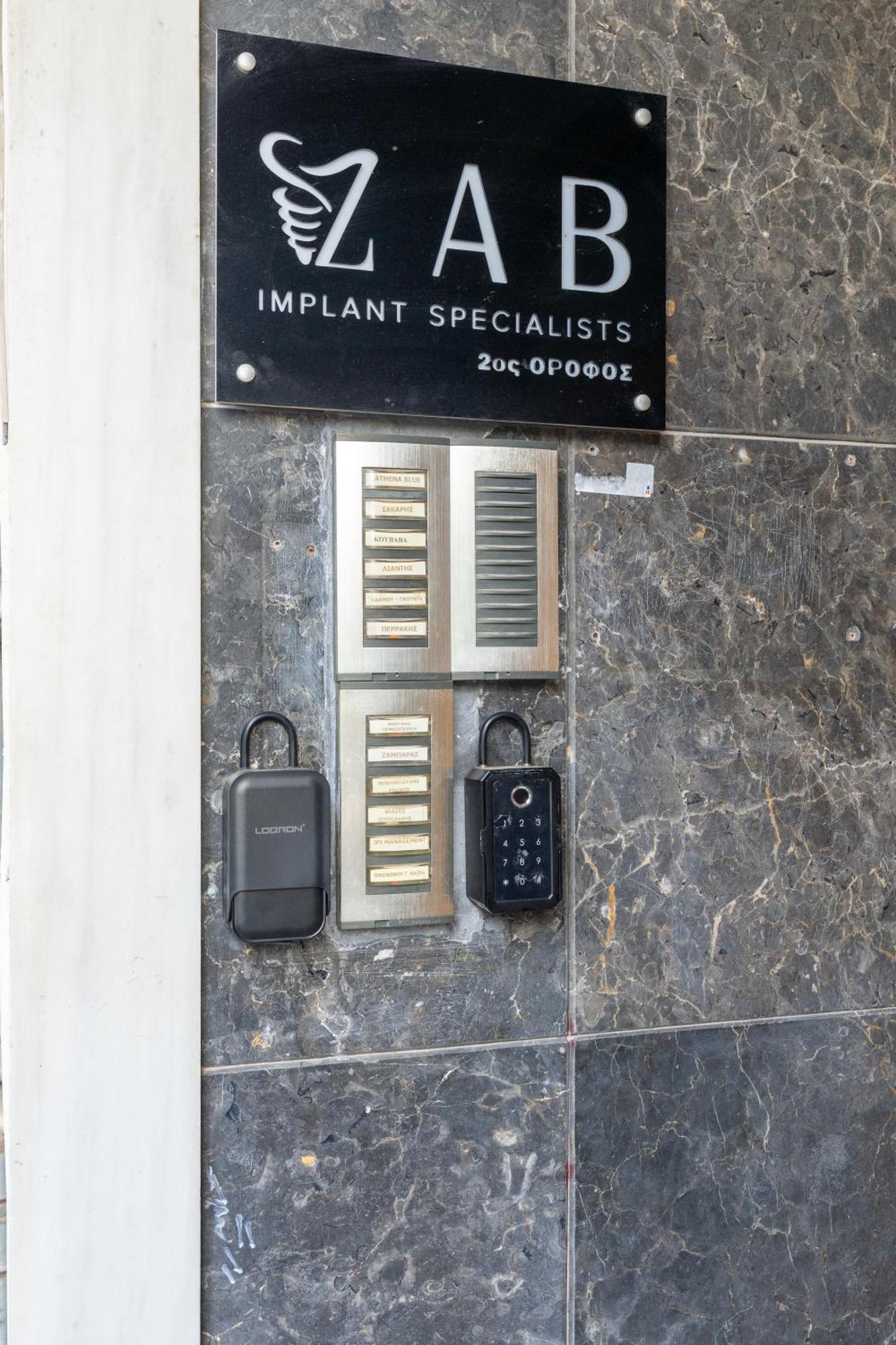 Athena Blue Lux Apartments 2Br 2Ba With City Skyline View, Near Kolonaki アテネ エクステリア 写真